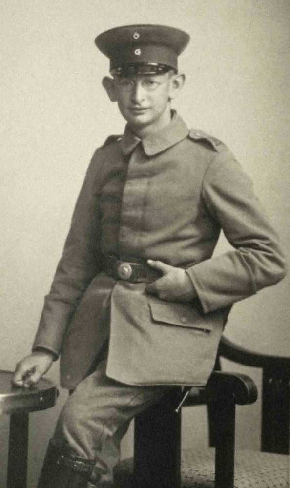 Widerwillig leistete Werner Scholem von 1915 bis 1918 Kriegsdienst. 1918 wurde er wegen des Vorwurfs der Majestätsbeleidigung und angeblicher Antikriegsaktivitäten erstmals inhaftiert. Foto aus dem Jahr 1915